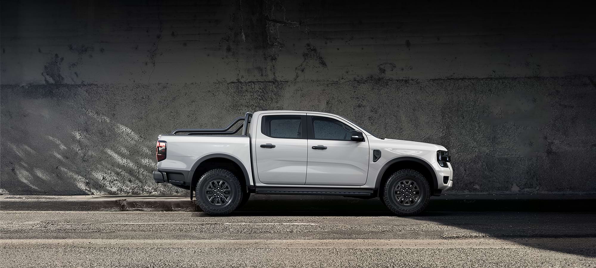 Ford Black Hp 2000X900